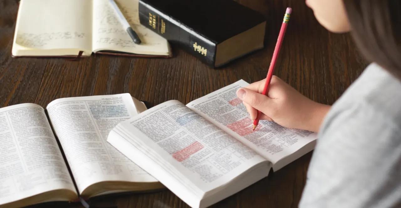 cursos bíblicos gratis - Cómo estudiar la Biblia para principiantes