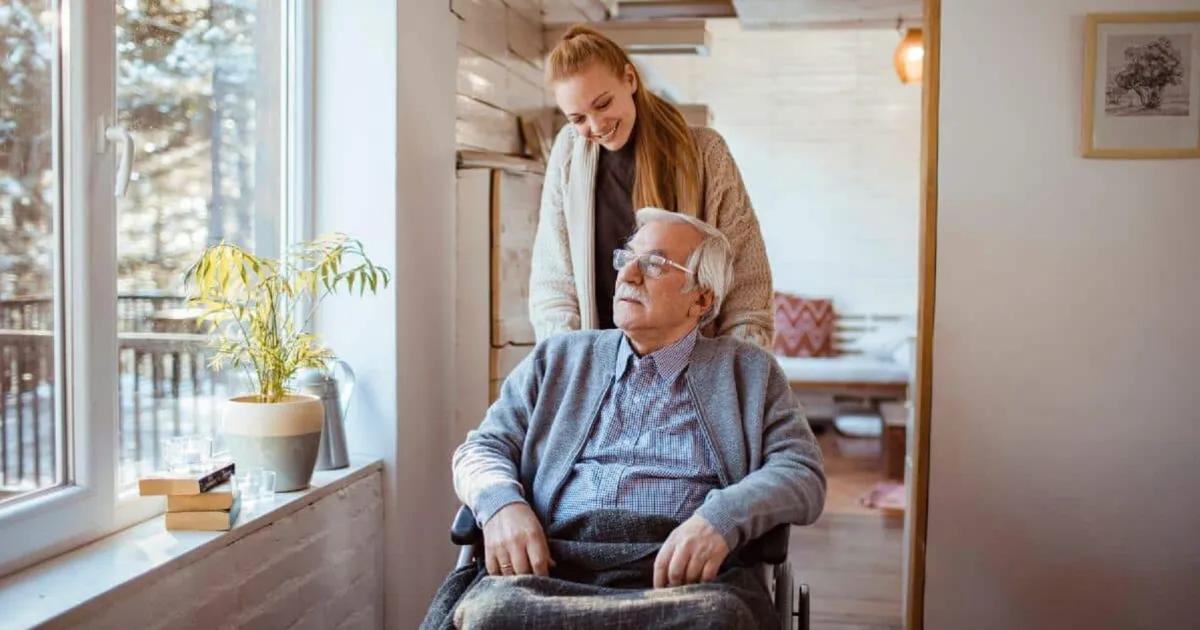 curso cuidado de personas mayores - Cuál es el sueldo de una cuidadora de adulto mayor