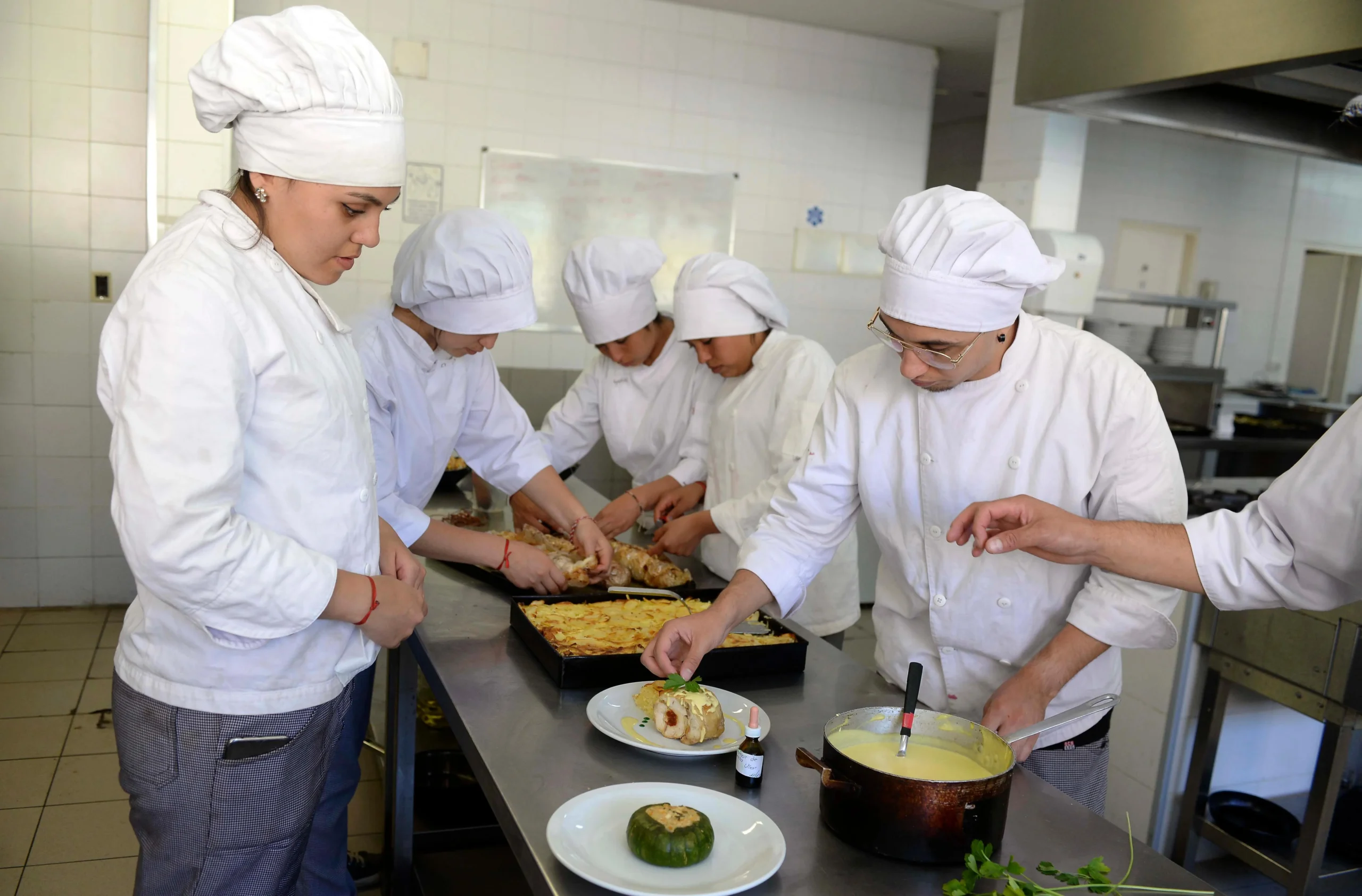 cursos de cocina en bariloche - Cuánto cobra un ayudante de cocina en Bariloche