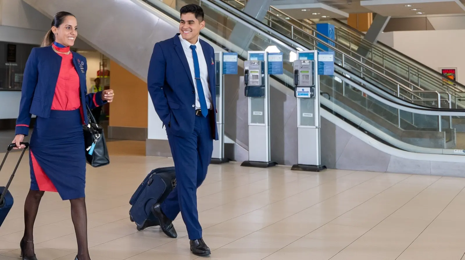 curso asistente de vuelo latam - Cuánto dura el curso de asistente de vuelo