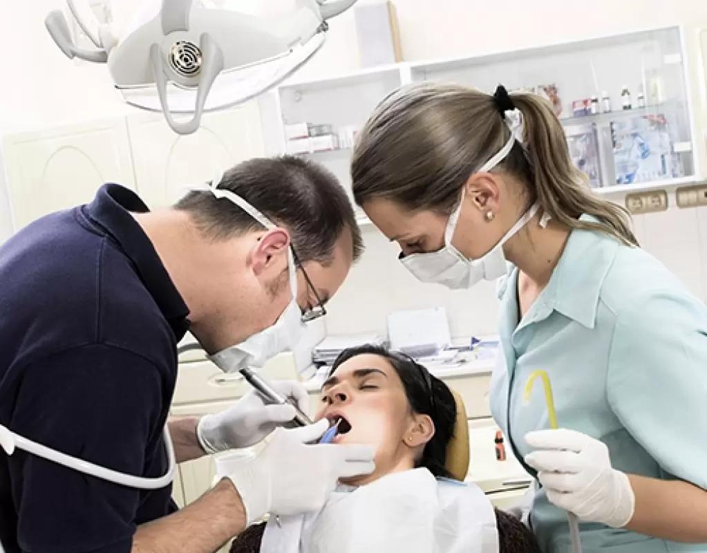 curso auxiliar de dentista gratuito - Cuánto gana un asistente de dentista en Estados Unidos
