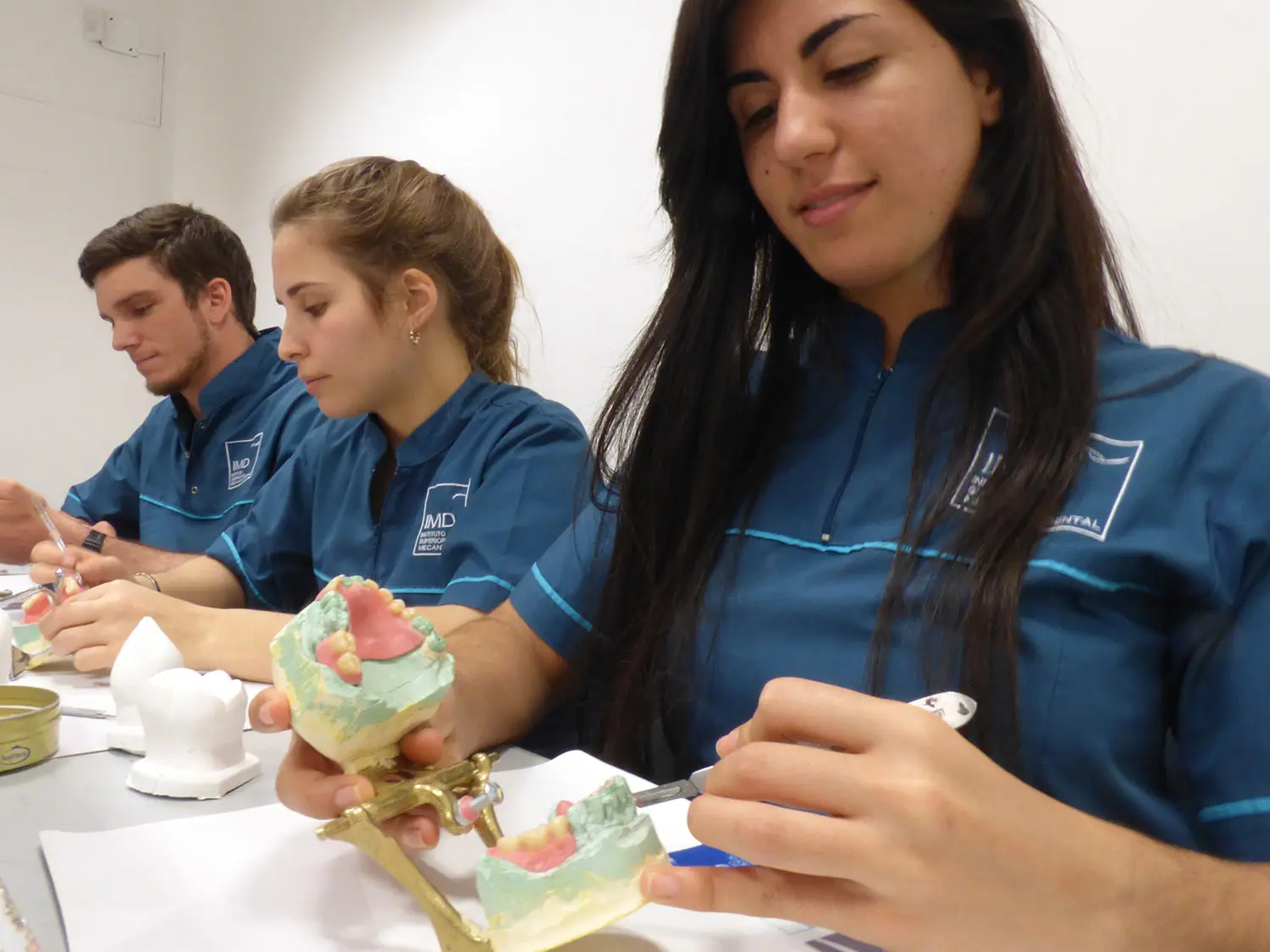 curso mecanica dental rosario - Cuánto gana un mecánico dental en Argentina
