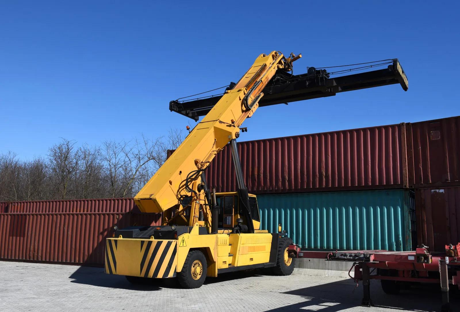 curso operador de grúa portacontenedores - Cuánto gana un operador de grúa portuario