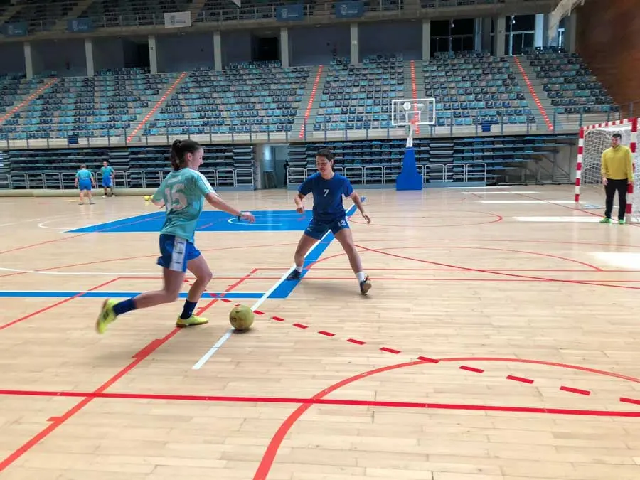 cursos de futbol sala - Dónde se practica la modalidad de fútbol sala