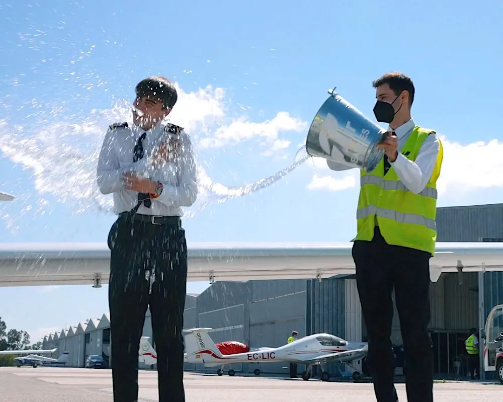 curso de piloto gratis - Qué aerolíneas ofrecen formación gratuita para pilotos