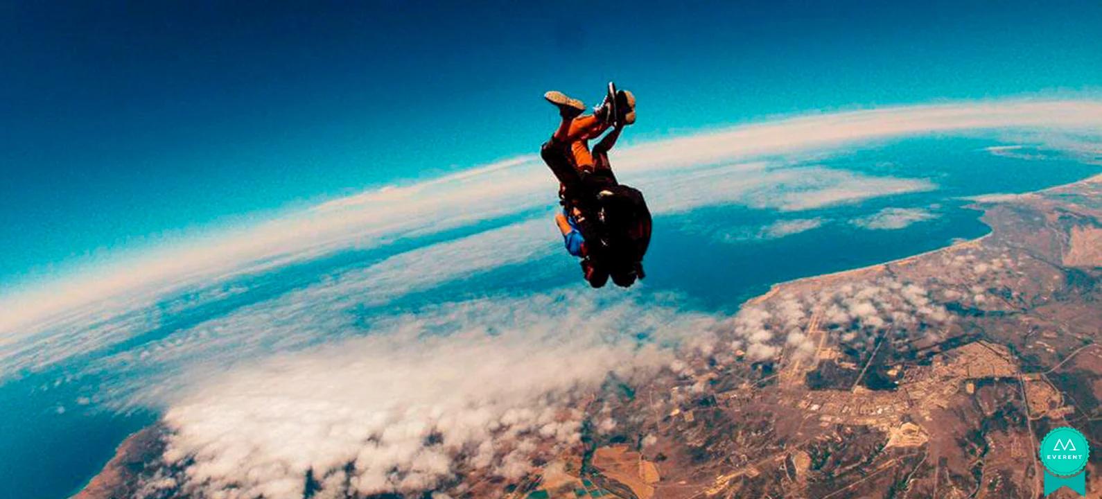 cuanto sale un curso de paracaidismo - Qué se necesita para saltar en paracaídas solo