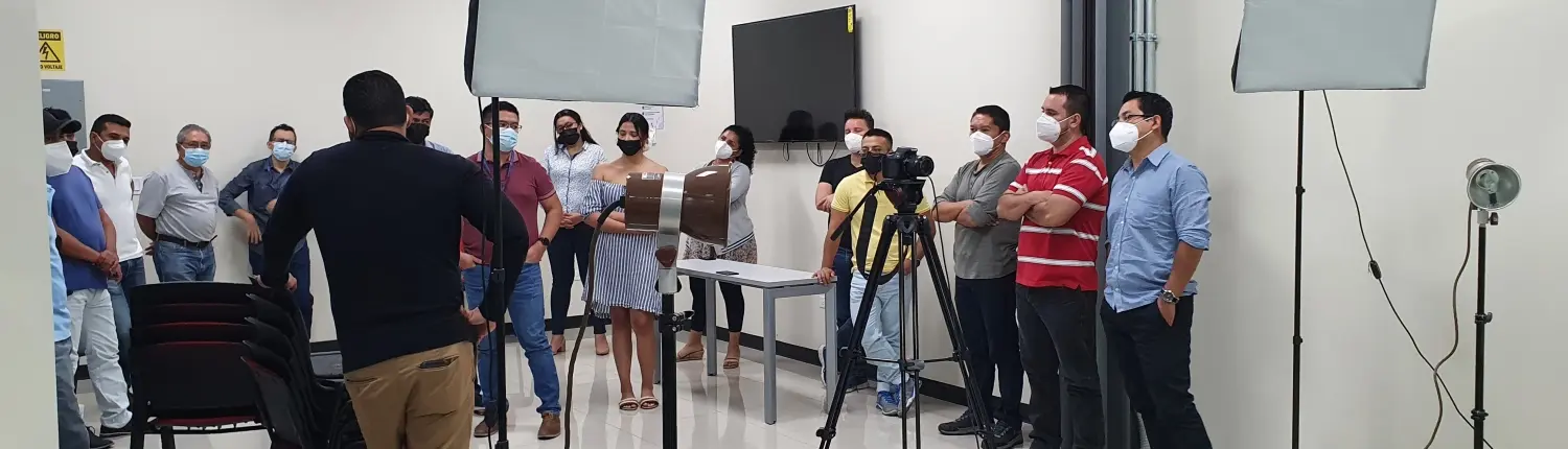 uca cursos y talleres - Qué tan cara es la UCA